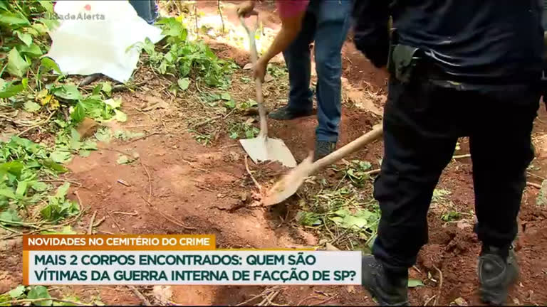 Vídeo: Mais corpos são encontrados em terreno usado como cemitério clandestino de facção criminosa