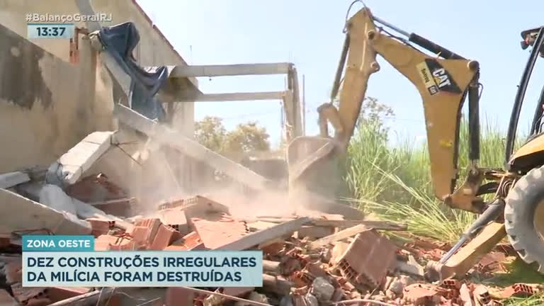 Vídeo: Dez construções irregulares da milícia são demolidas