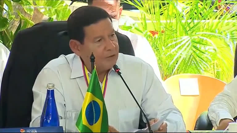 Vídeo: Mourão representa Bolsonaro na cúpula do Prosul na Colômbia