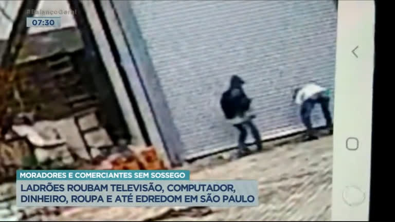 Vídeo: Bandidos roubam de tudo em bairro da zona sul de SP