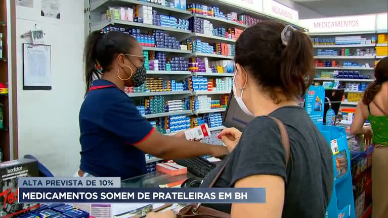 Vídeo: Com previsão de alta, remédios somem de farmácias em BH