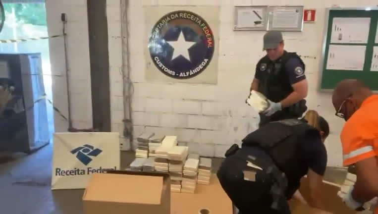 Vídeo: RJ: Receita Federal apreende 330 kg de cocaína