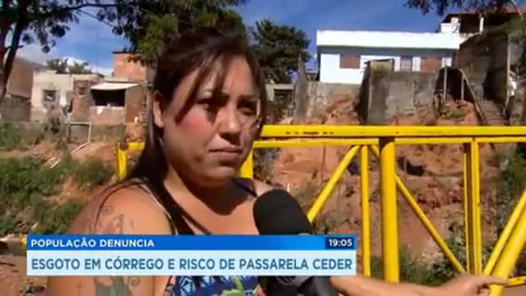 Vídeo: Esgoto e passarela em Santa Luzia (MG) preocupam moradores