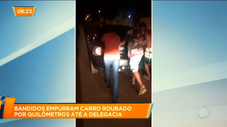 Vídeo: Bandidos empurram carro roubado até a delegacia