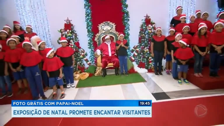 Vídeo: Papai Noel chega à PBH e é recebido por coral de alunos de escolas municipais